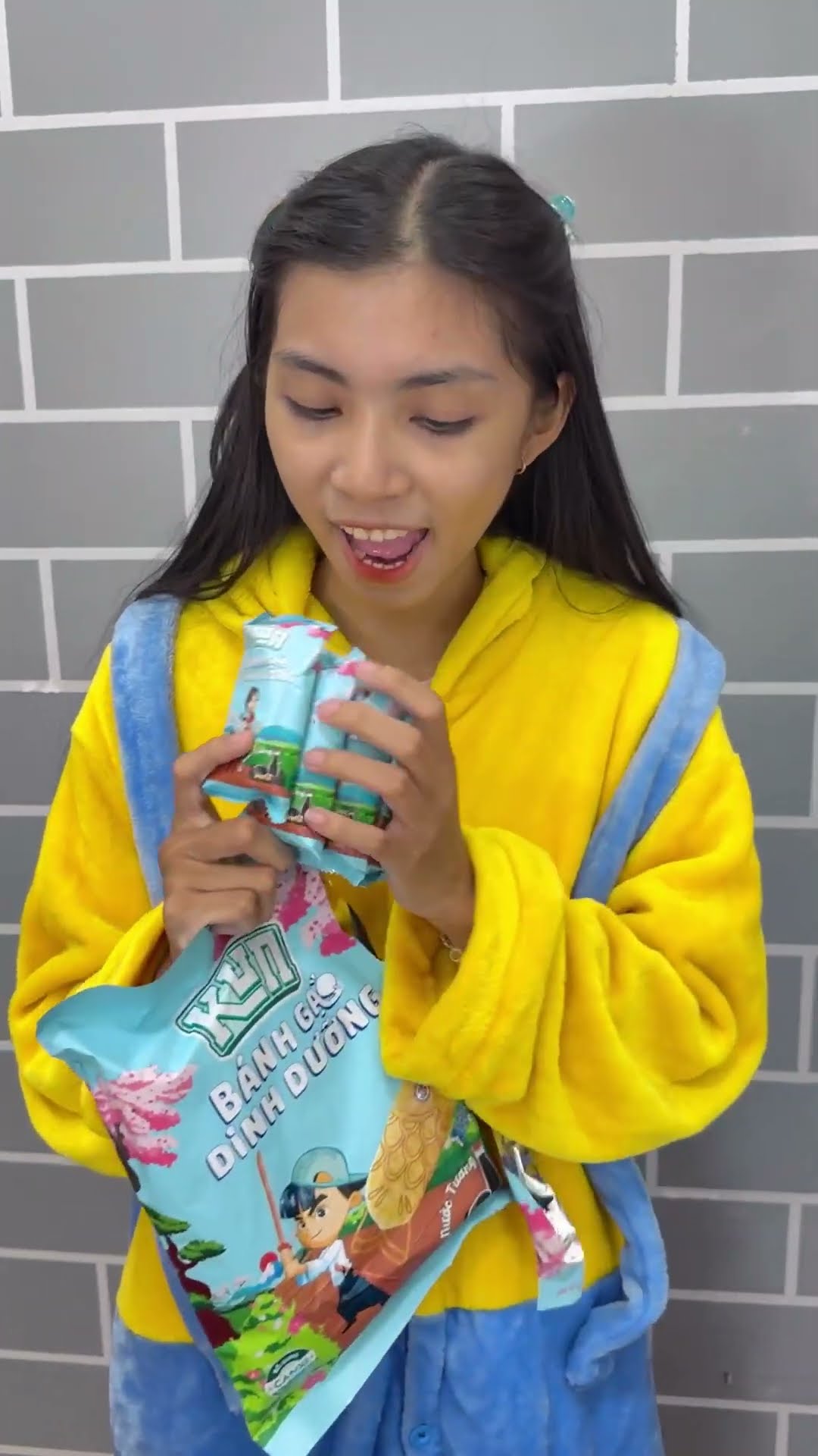 LNF - Bánh gạo nhỏ, to và khổng lồ || Snack Noob vs Pro vs Hacker #shorts