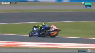 Detik Detik Valentino Rossi Jatuh karena di Senggol Marc Marquez di Argentina 2018