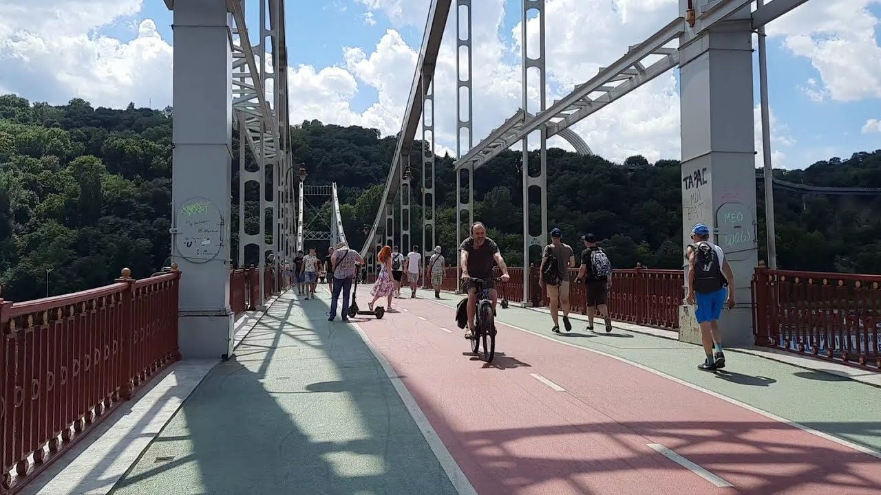 parkovy-pedestrian-bridge