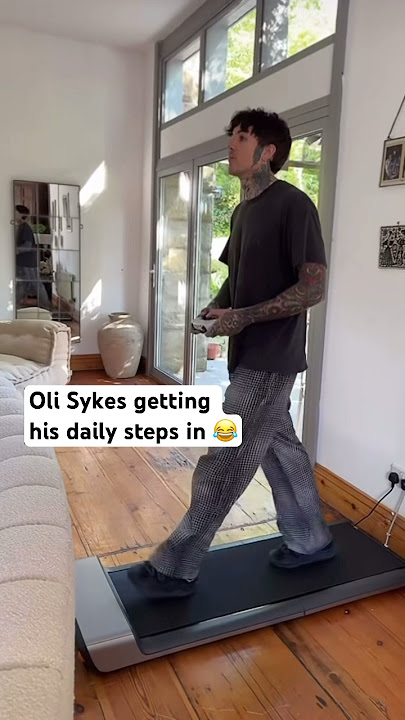 Oli Sykes (BMTH) getting his daily steps in 😂 #bringmethehorizon #bmth