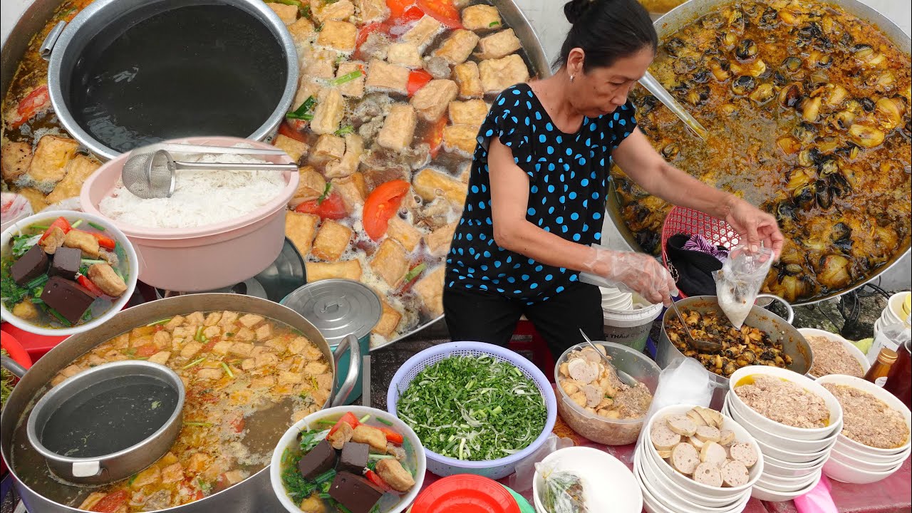 Quầy bún riêu cua ốc đường phố sạch sẽ như nhà hàng/ hàng xóm ghé ăn khen chỗ này làm sạch lắm