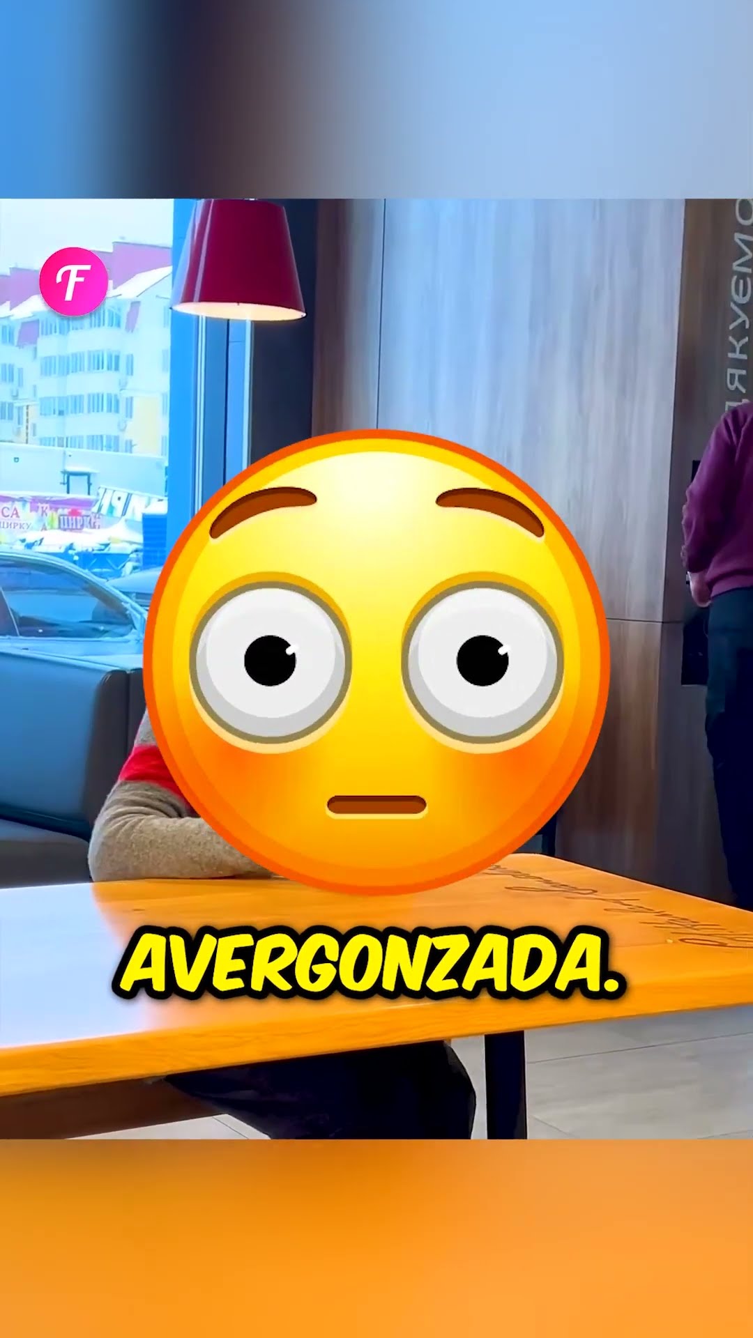 La abuela sin hogar finalmente come algo de comida..?
