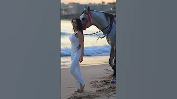 يا ليلة السفح ألا عدت ثانية سقي زمانك هطال من الديم ماض من العيش لو يفدى بذلت له كرائم المال 