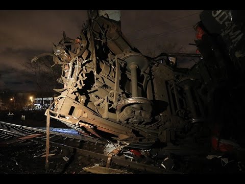 9.04.17 СТОЛКНОВЕНИЕ ПАССАЖИРСКОГО ПОЕЗДА С ЭЛЕКТРИЧКОЙ, есть пострадавшие, страшная авария на ЖД