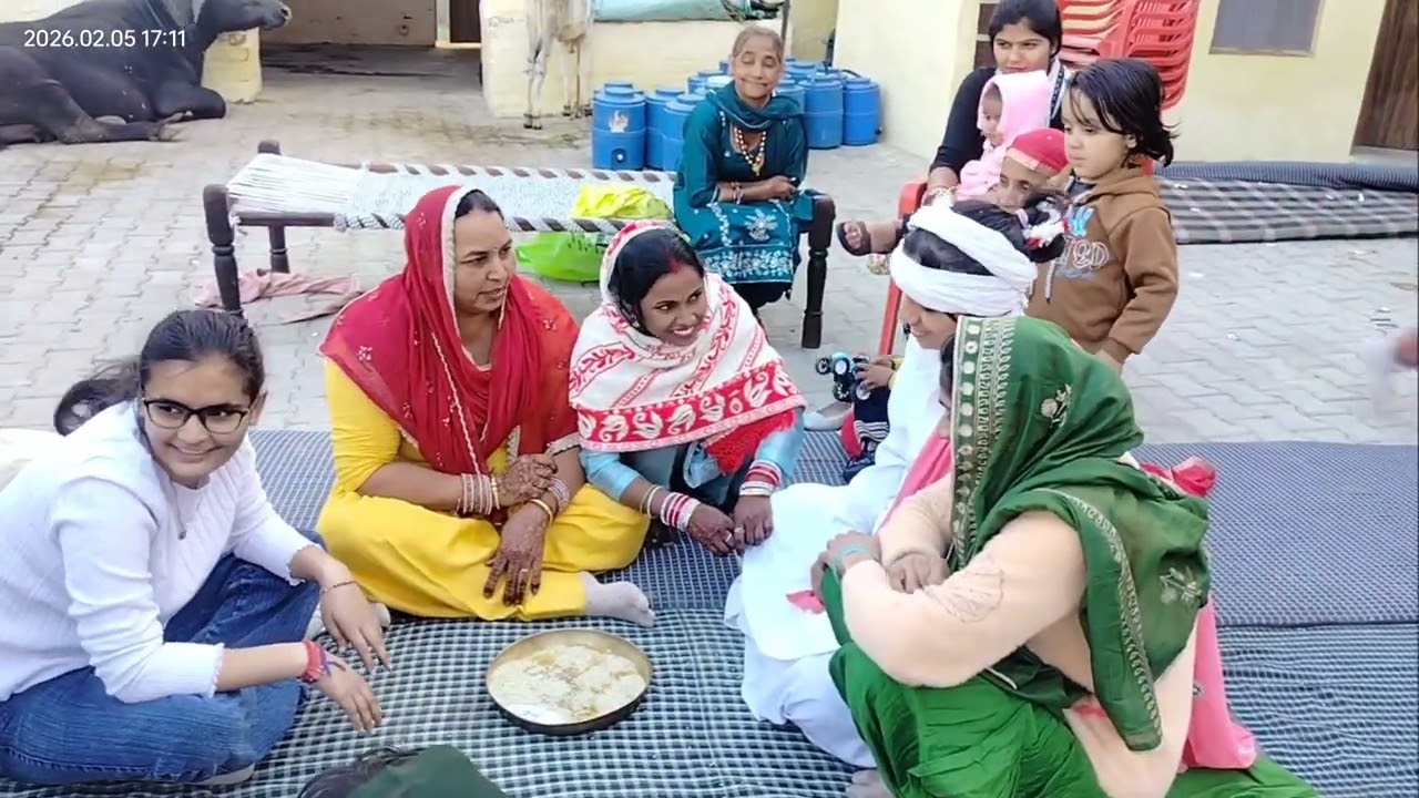 खौडिया पर मजाक मस्ती करते हुए 