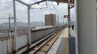 瀬戸大橋線8000系特急しおかぜ松山行き　アンパンマン電車　茶屋町通過