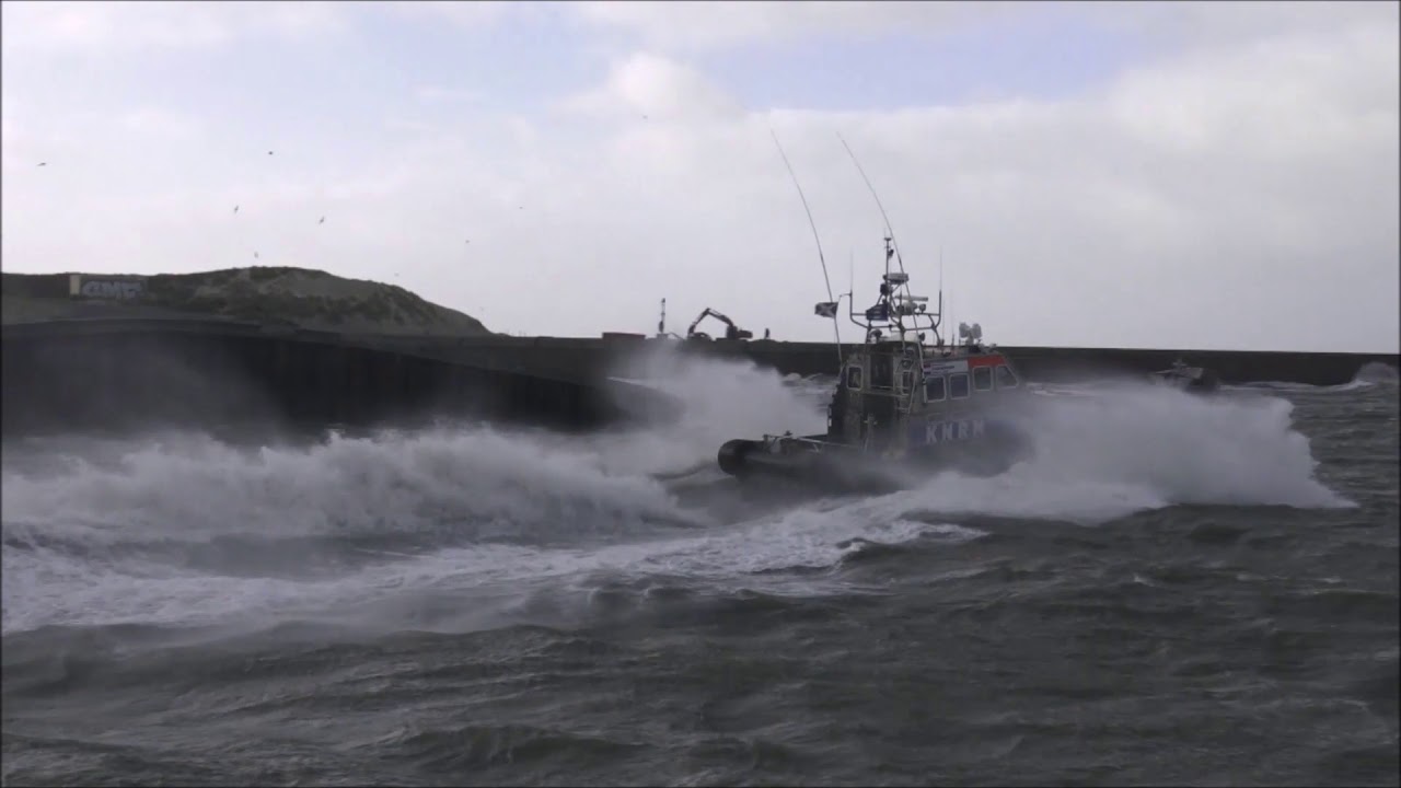 Storm in de Scheveningse haven 2019         heavy storm