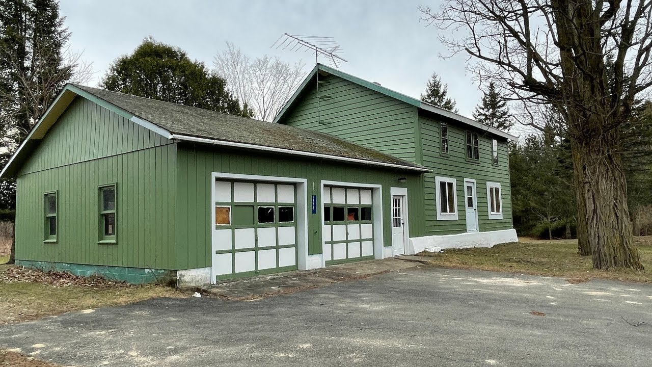 SOLD - 1278 Hemmingford Rd, Mooers NY - 4 bed, 1 bath, 1,564 sq ft, 2 car attached garage