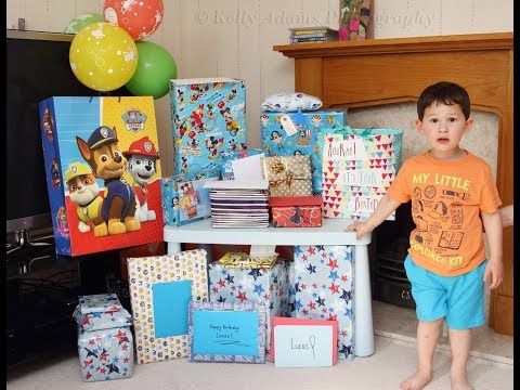 opening-birthday-presents-lucas-3rd-birthday-boy-presents