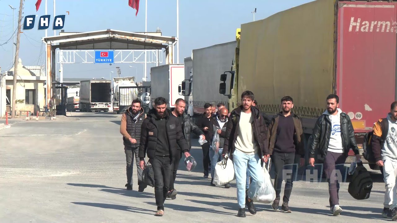 بدأ مئات السوريين بالعودة الطوعية من الجمهورية التركية إلى وطنهم عبر معبر باب السلامة في مدينة أعزاز