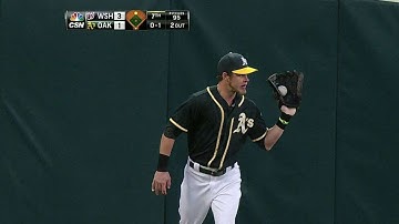 WSH@OAK: Reddick makes catch as he hits the wall