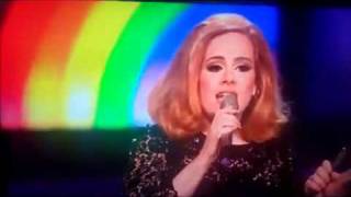 Celebrity Adele Sticks up Middle Finger Live on TV!!! Wealth