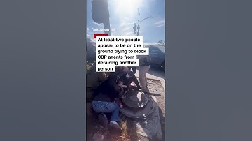 Bystanders try to stop CBP arrest in Chicago