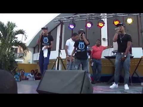 Doble Senti2 x Nino Freestyle x Tapia El Sikario x - En Tarima (Sol Azul).