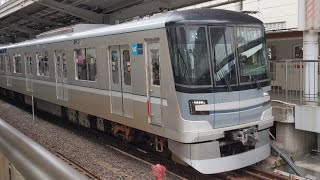 東京メトロ日比谷線13000系13011編成　北千住行き発車シーン。【中目黒駅にて】