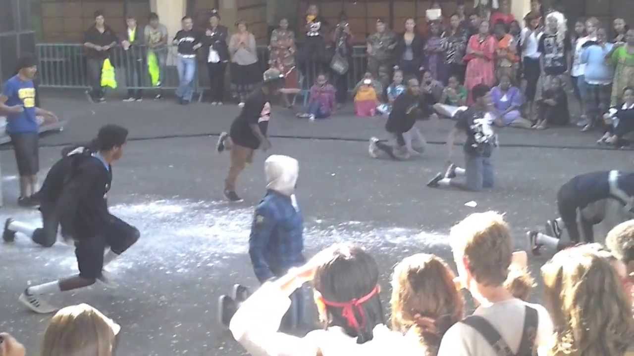 RÉSURRECTION FEAT DOUGIE BOYS BAND À JKRL 2013 szi