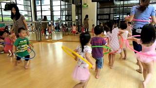 外孫女亮亮上君君老師律動課~3