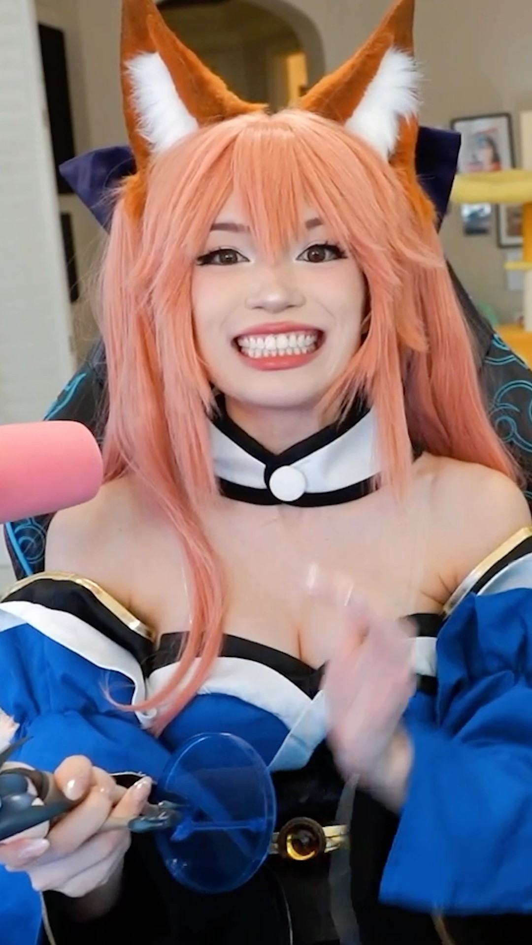 Emiru Looks Like A Titan 😭 - YouTube