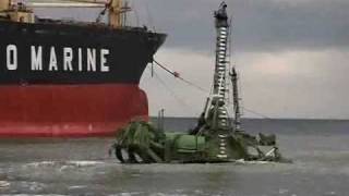 水陸両用ブルドーザー スタック救出 Komatsu Bulldozer D155 W Towing Recovery