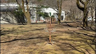 Lakeshore disc golf course in Ypsilanti Michigan me and my buddy CJ doing the one on one battle!!