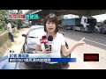 大貨車偏移衝撞路邊2車　駕駛卡車內動彈不得