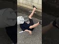 母親は娘を助けるがために全速力で走っていたが間に合わず、見知らぬ歩行者のおかげで娘は無事だった