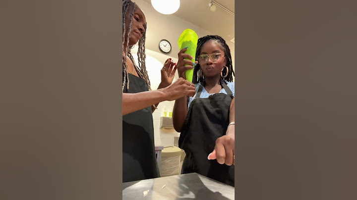 Premier cours de cuisine. Je pense que j'achèterai des macarons à partir de maintenant 😂
