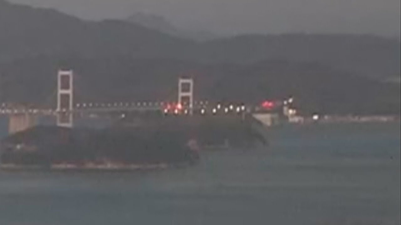 しまなみ海道でマイクロバスがトラックに衝突 車5台が絡む事故で25人搬送