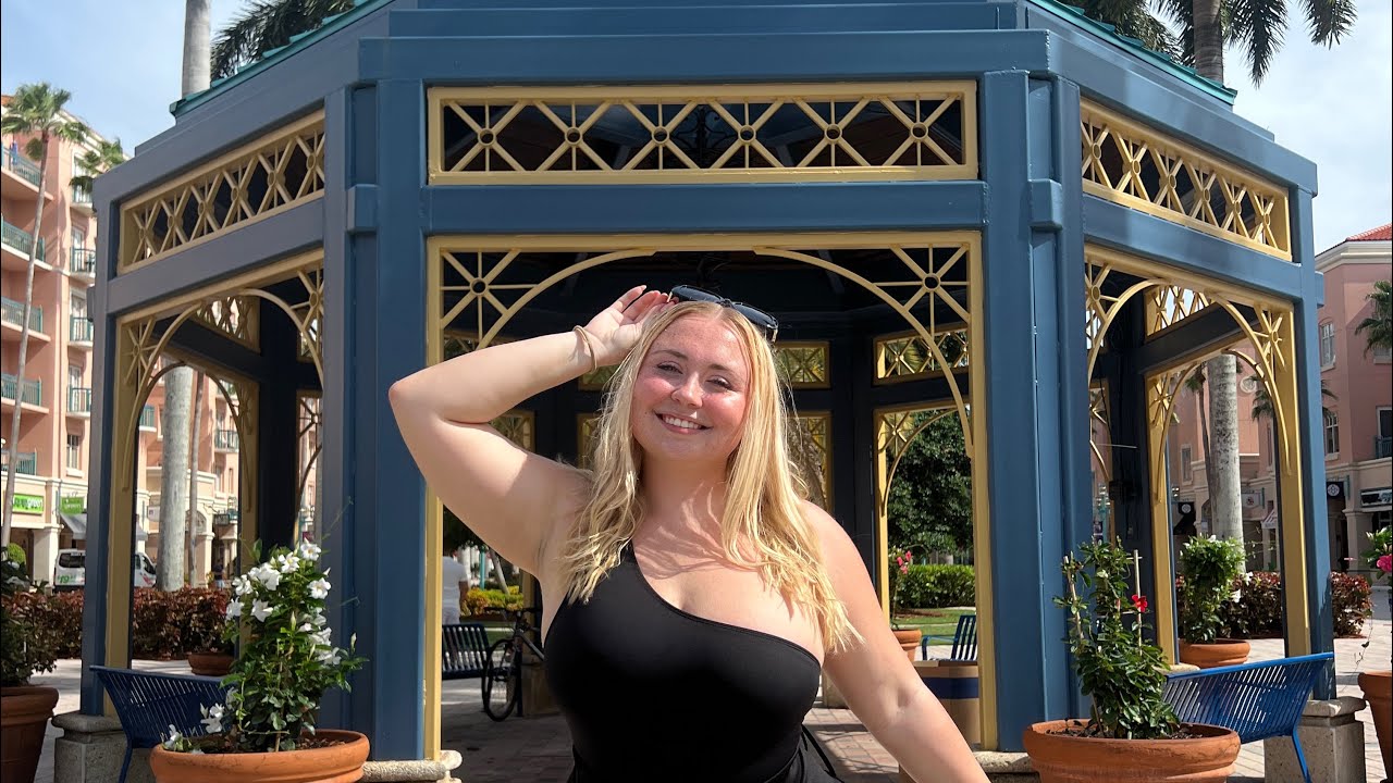 Modeling for woxer as a midsize / plus size model