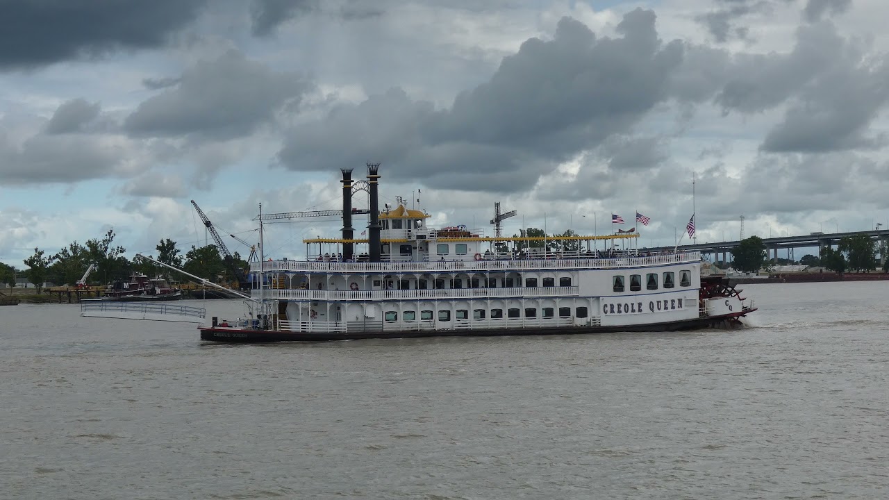 Paddlewheeler Boat ''Creole Queen'' in New Orleans (P1030395)(4K)