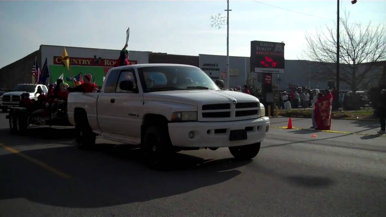 Green Forest AR Christmas Parade on 12/4/10 pt. 2 YouTube