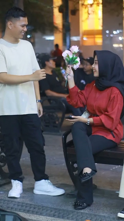 Kasih bunga ke cewek cantikk🥰😍 #vidoeshort #viralvideo #romantic #love