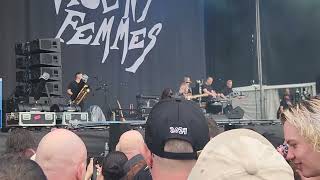 View Violent Femmes Live Performance of 'Add It Up' at Good Things Festival Melbourne