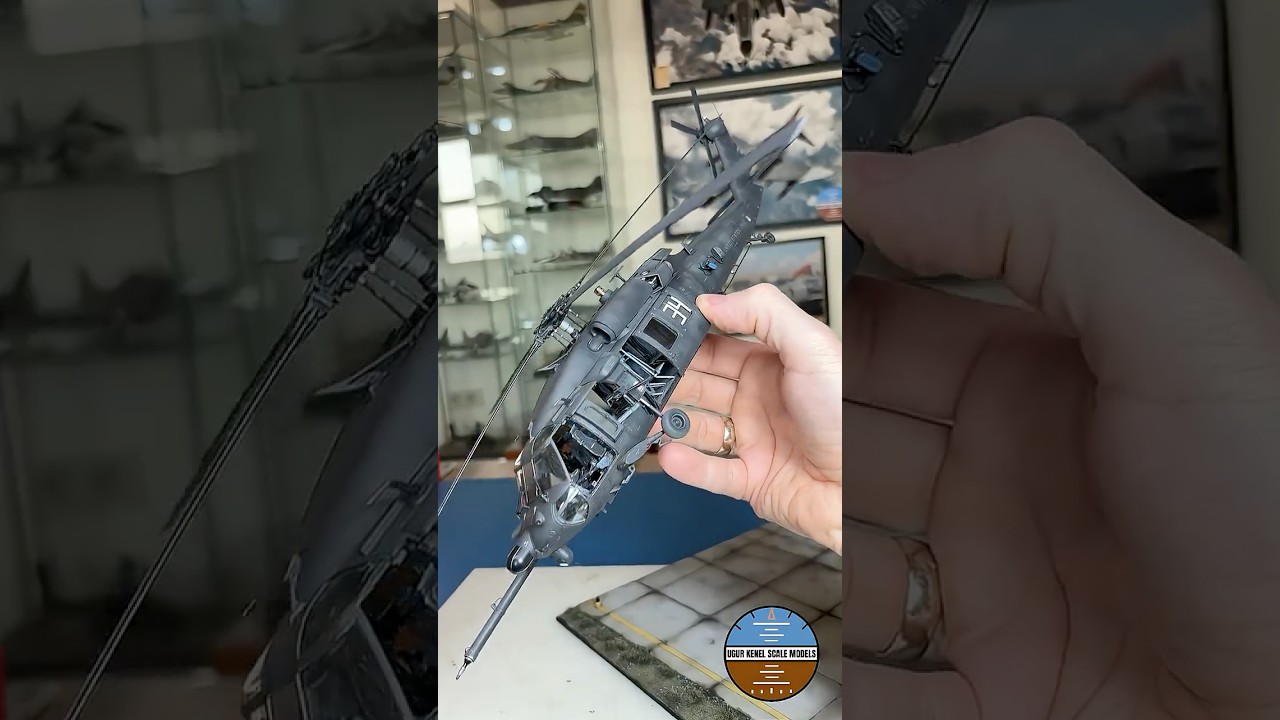 MH-60 Black Hawk / Helicopter Model Kit / ICM 