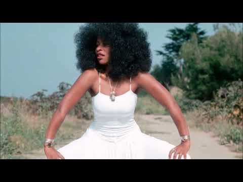 Putar Coltrane Dreams - Chaka Khan