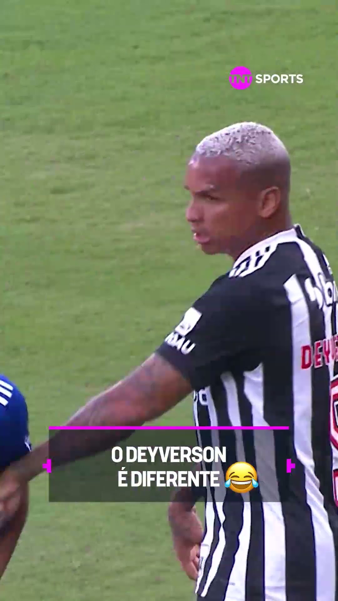 KKKKKKKKKKK O DEYVERSON É UM SHOW A PARTE! Se liga nesse lance do cara no clássico mineiro! #shorts