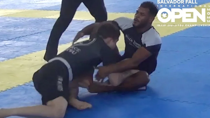 Leonardo Cruz v Iranslav Neoral / Salvador Fall Op...