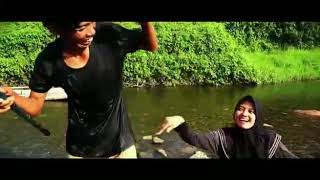 Malancung papuyu, papuyu bagincu. LAGU BANJAR LUCU