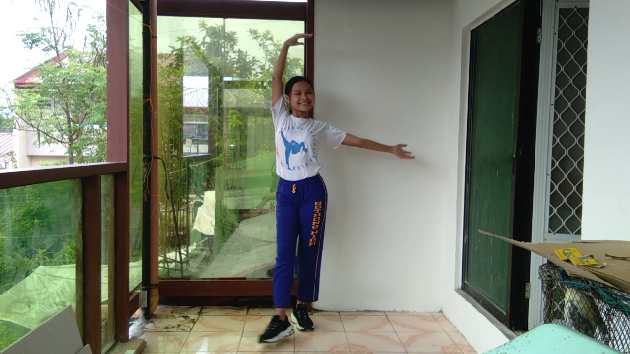 Fundamental Dance Position of Arms and Feet using Cariñosa Music