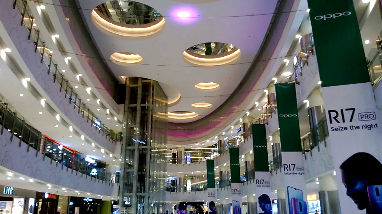 Central Park Mall (in West Jakarta), the interior, a video (2) taken on