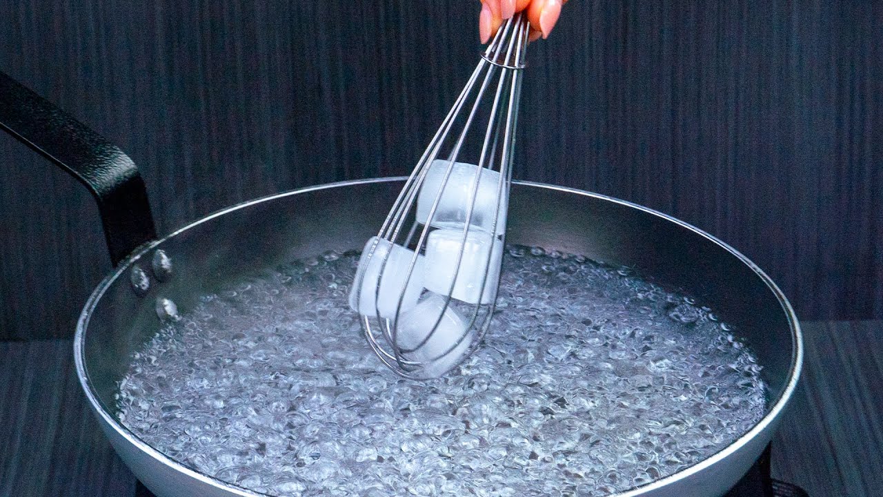 בצק פיצה עם תותים, מוצרלה, פרושוטו ורוקולה