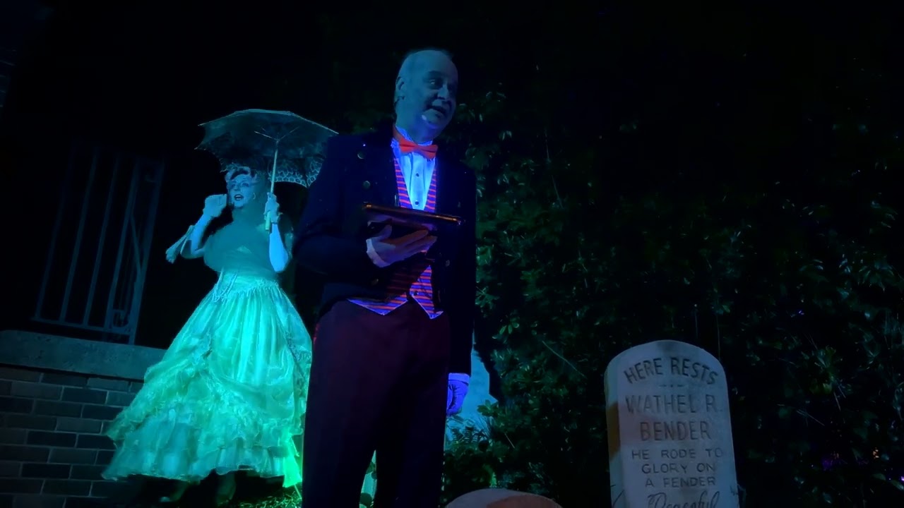 2022 Mickey's Not So Scary Halloween Party Haunted Mansion Butler and Ghosts 4K