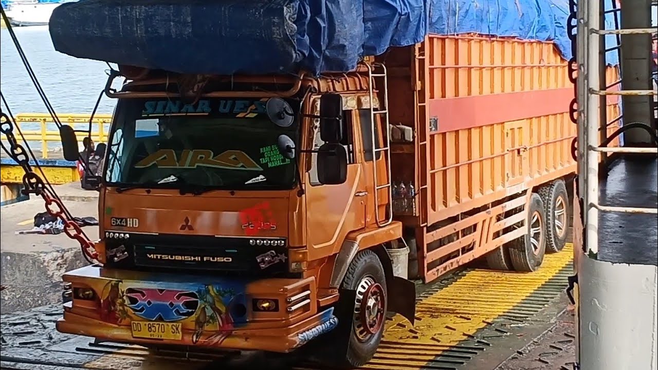  Truck  Tronton  Naik feri Muatan Auto Tinggi  kandas 