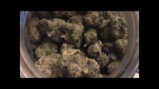 Hangin out with MrTheManWeeD and friends, dabs and weed. (blurry cam :-(