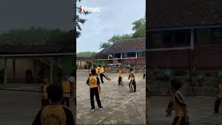 Viral! Anak SDN Sawah III Panggang, Yogyakarta Bermain Bola Voli Bak Atlet Profesional