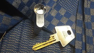ASSA Guideline (6 Pins, 3 Sliders) Picked And Disassembled [99]