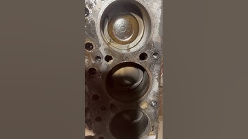 Bobcat 632 Ford 1.6L Engine model 2274E - engine head top view - pistons moved manually