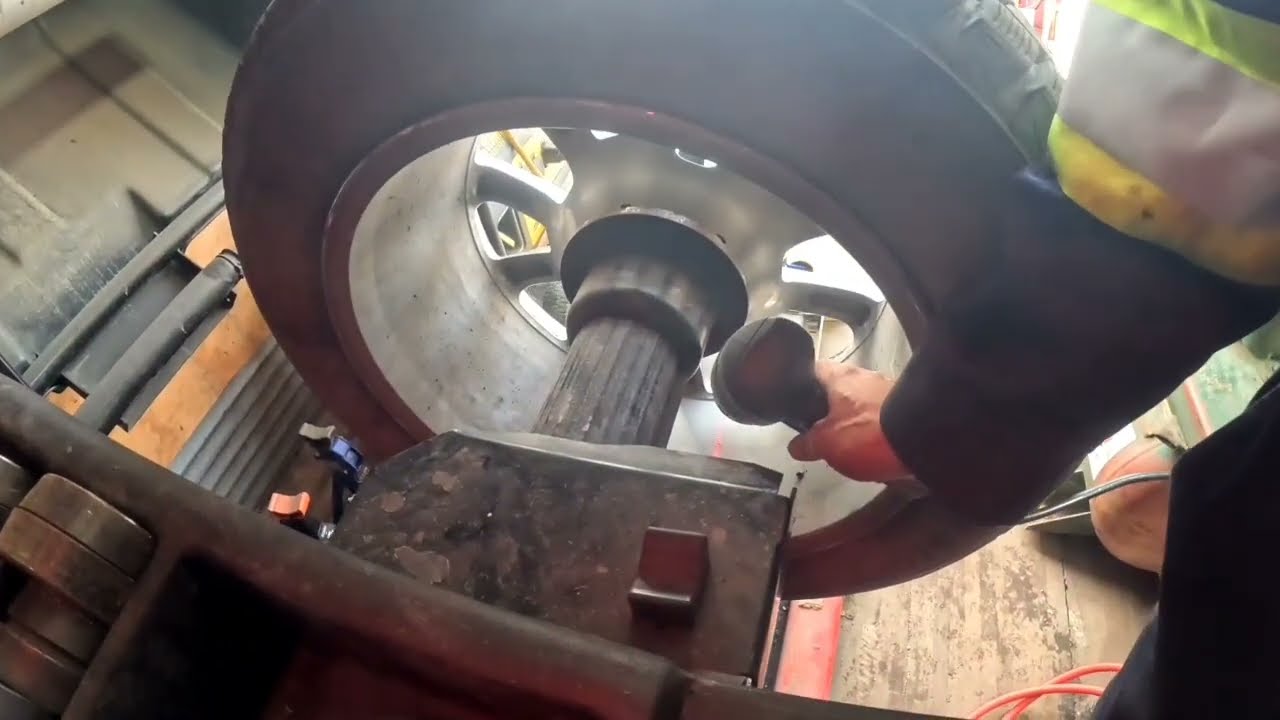 Car tires balancing job