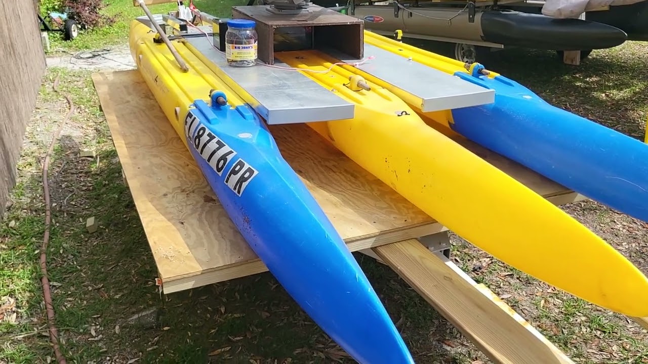 tri hull pontoon for one by Expandacraft