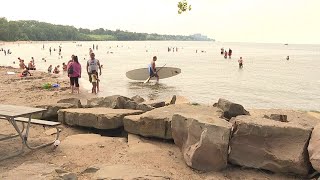 Beachgoers seem unaware Edgewater closed to swimmers